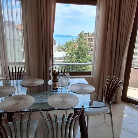 сарафово холидейс Апартаменты Бургас